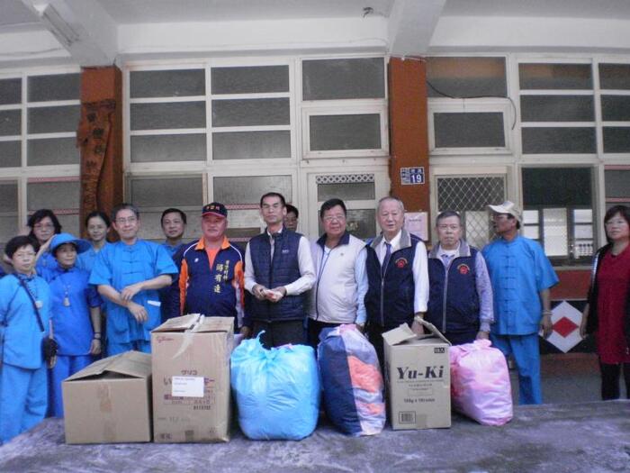 台北縣三重市玄聖殿捐贈本校學生生活用品一批
